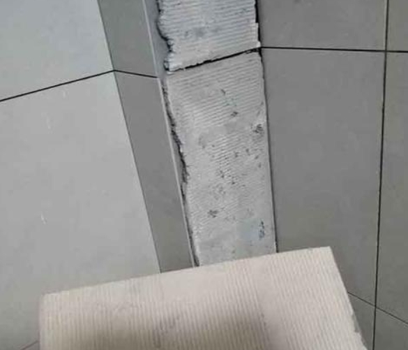 曹县瓷砖空鼓维修公司分享下厨房瓷砖脱落的补救措施。